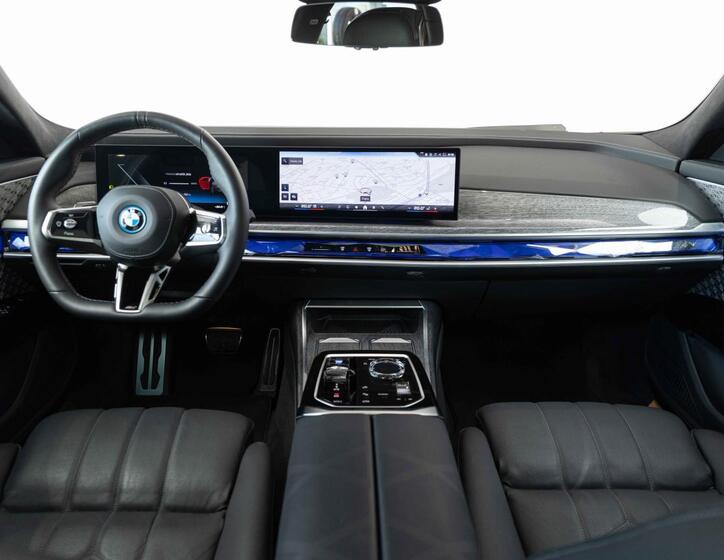 BMW i7 12