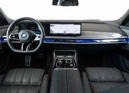 BMW i7 12