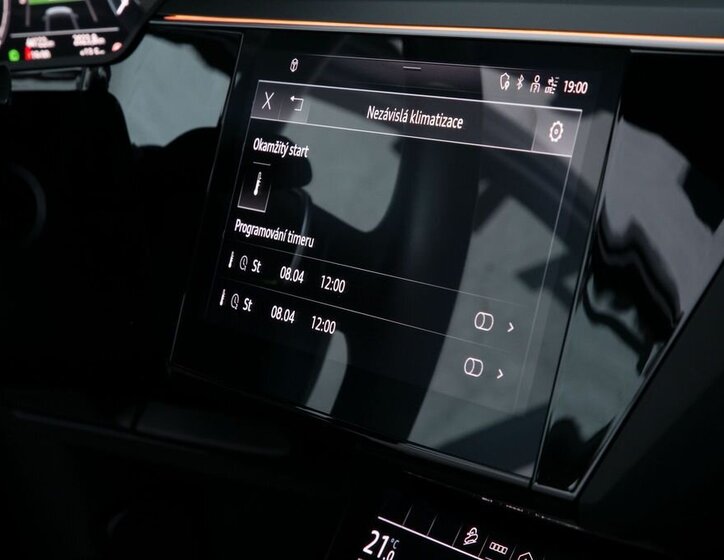 Audi e-tron SUV / Terénní 0,0 300 kw