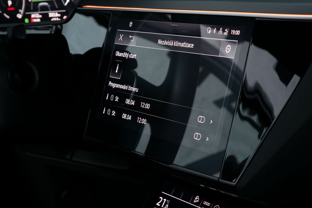 Audi e-tron SUV / Terénní 0,0 300 kw