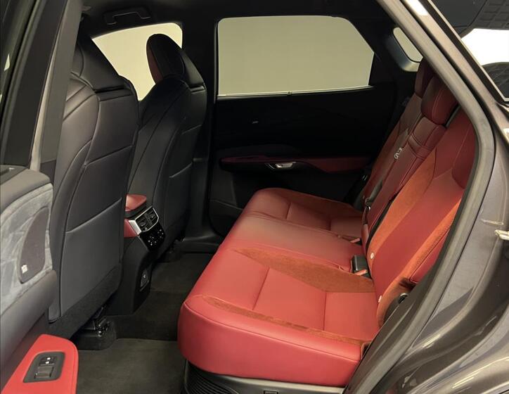Lexus RX 500h 8