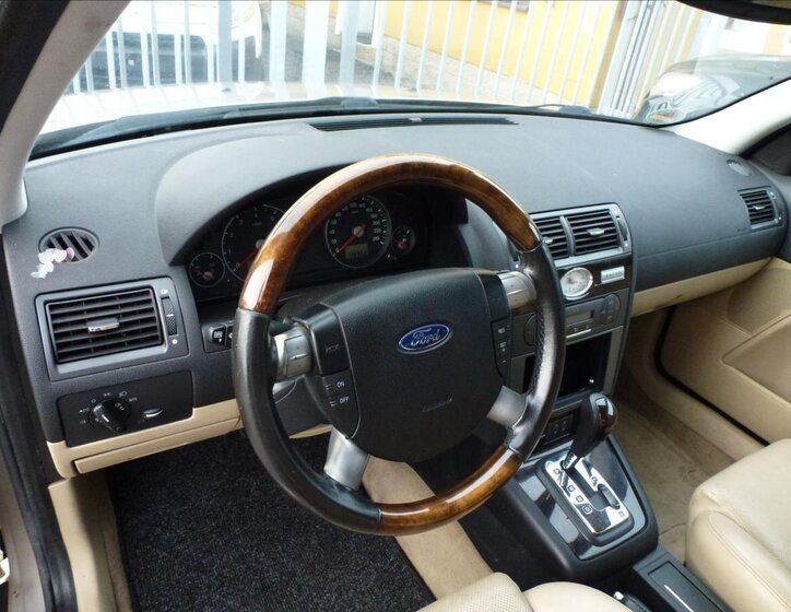 Ford Mondeo Sedan / Limuzína 2,5 l 125 kw