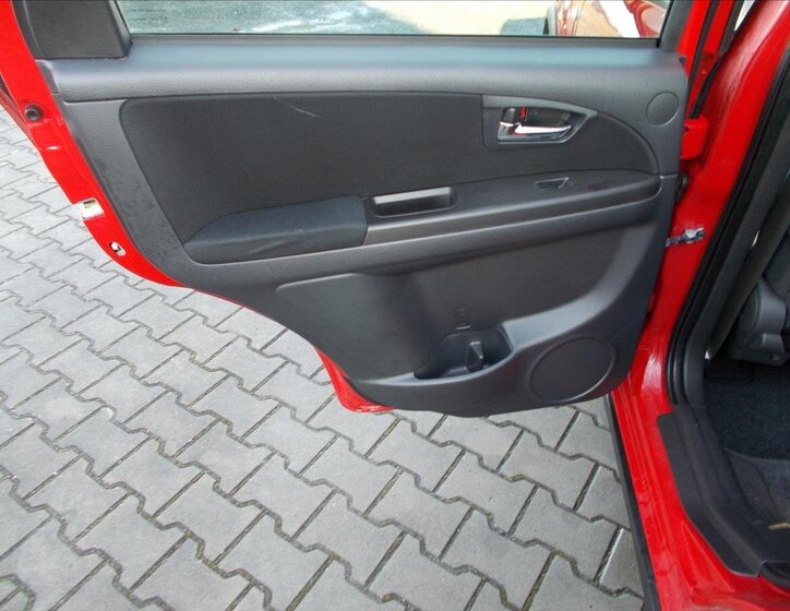 Fiat Sedici Hatchback 1,6 l 88 kw