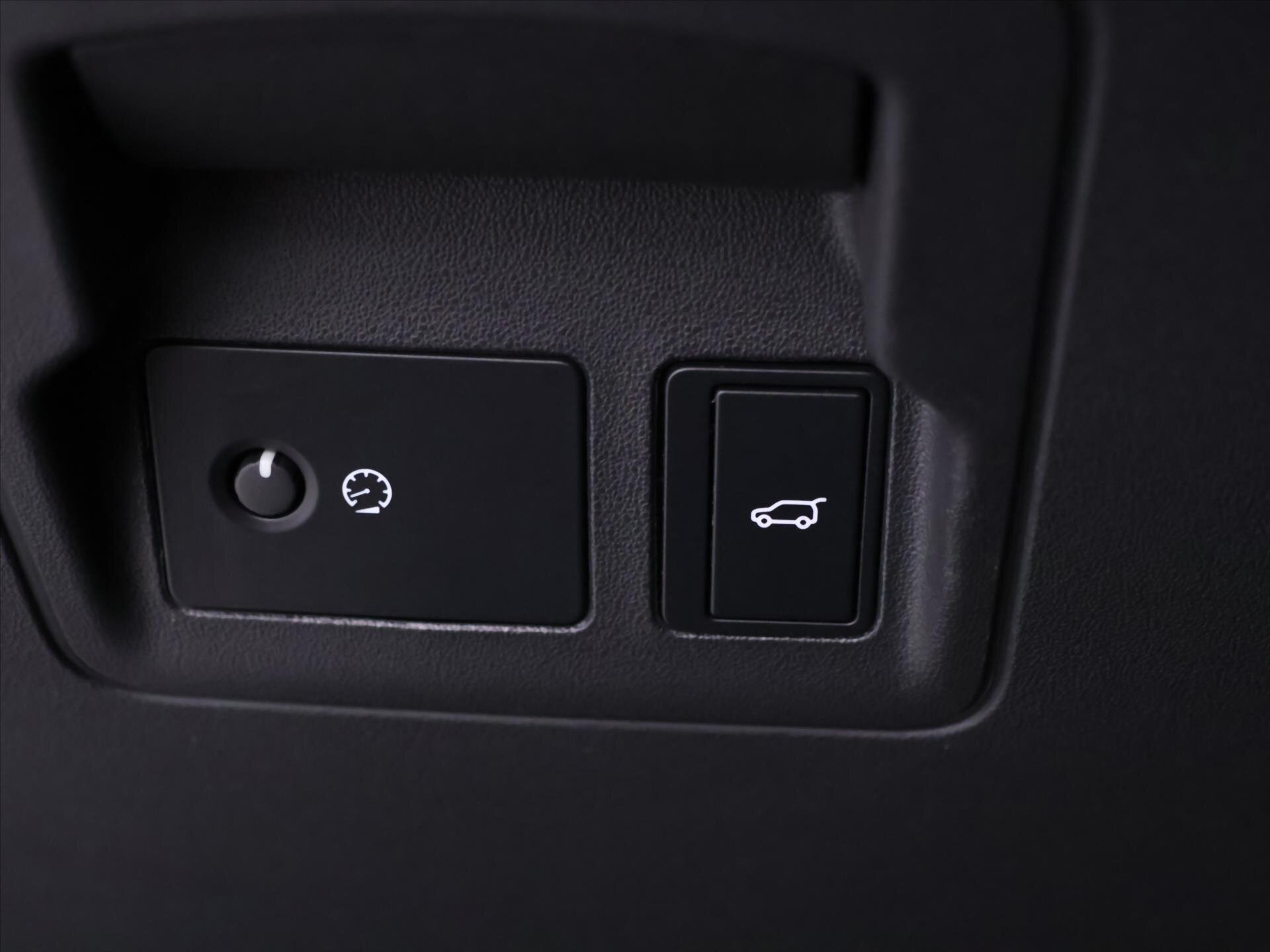 Land Rover Range Rover Velar SUV / Terénní 2,0 l 150 kw