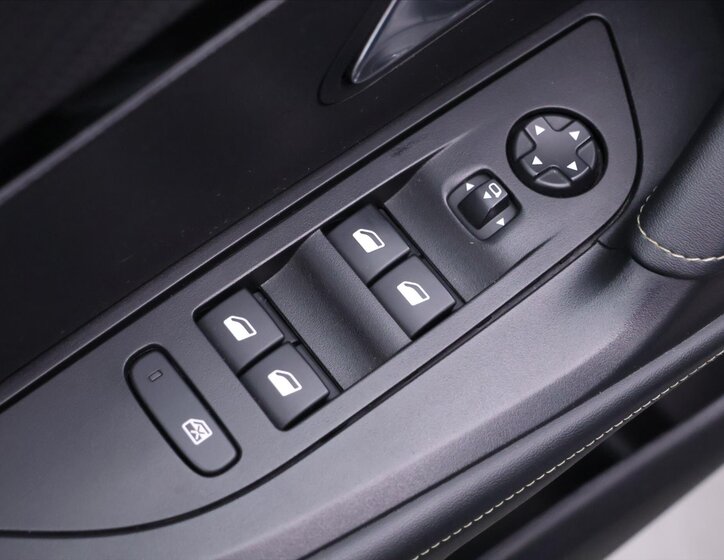 Peugeot 2008 SUV 1,2 l 96 kw