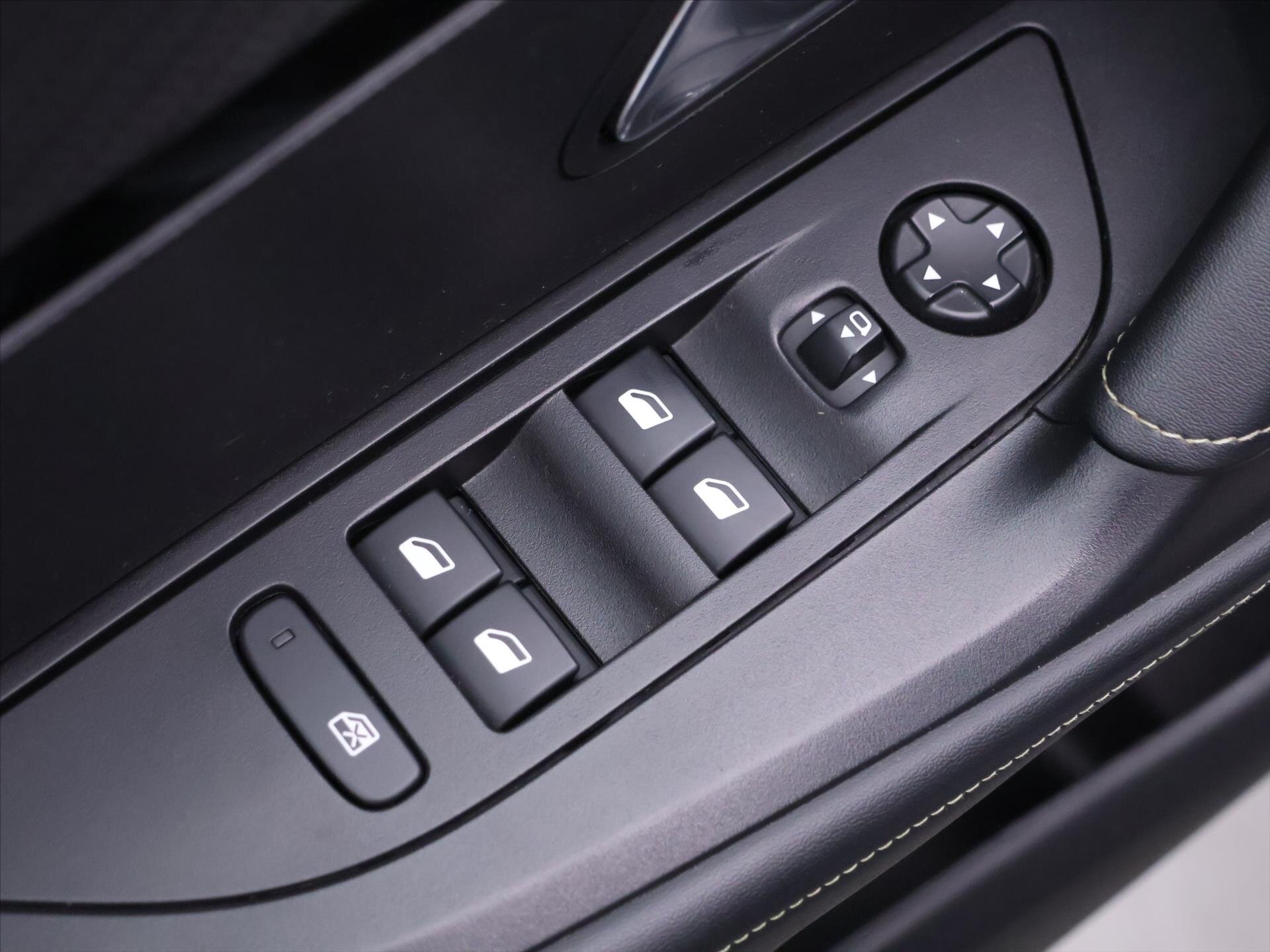 Peugeot 2008 SUV 1,2 l 96 kw