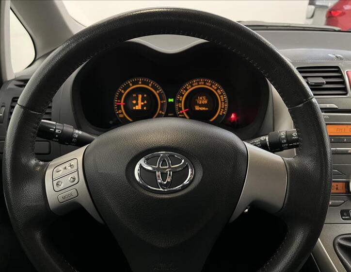 Toyota Auris 10