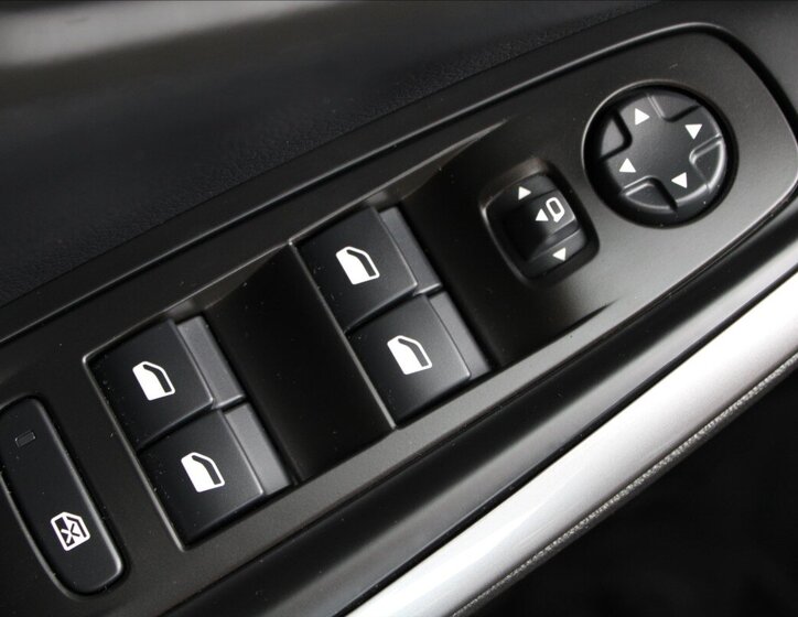 Opel Grandland SUV 1,2 l 96 kw