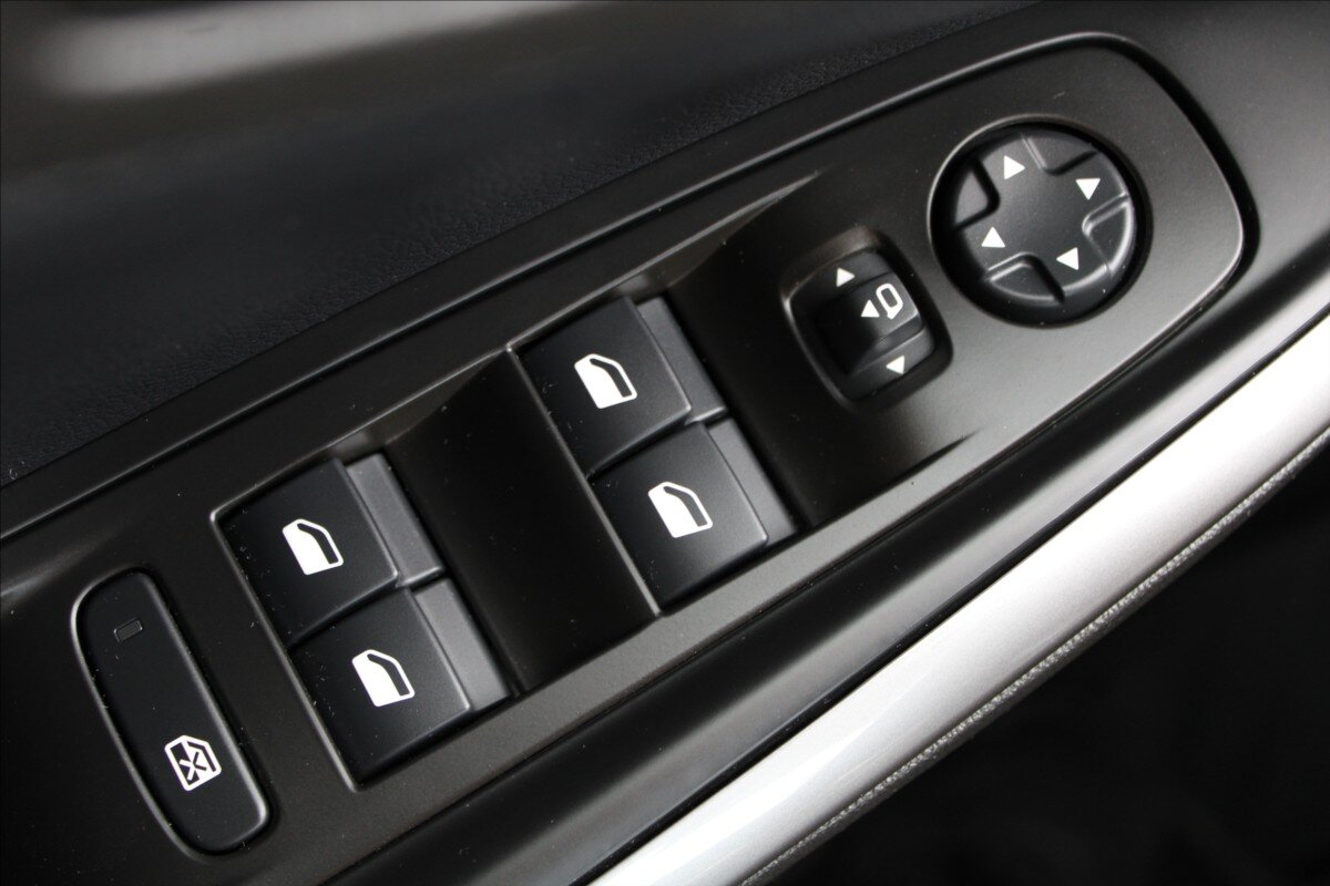 Opel Grandland SUV 1,2 l 96 kw