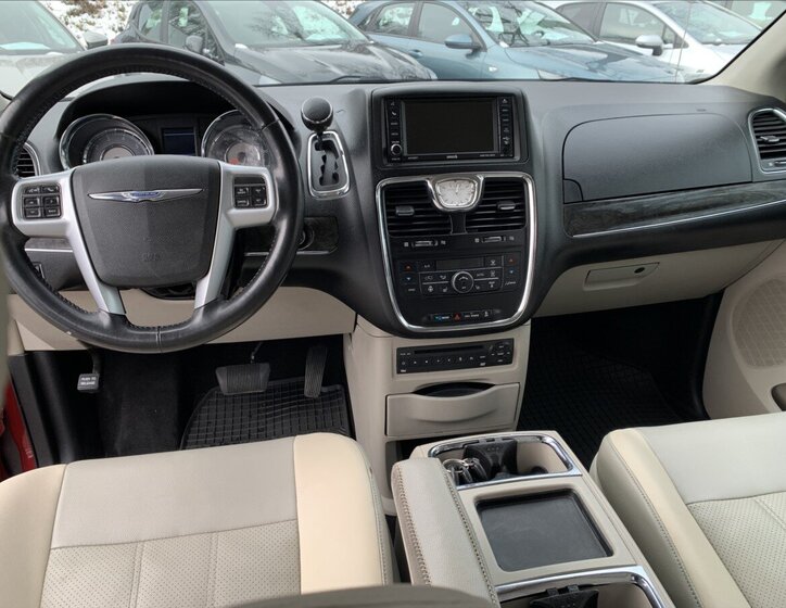 Chrysler Town & Country VAN-Minibus 3,6 l 211 kw