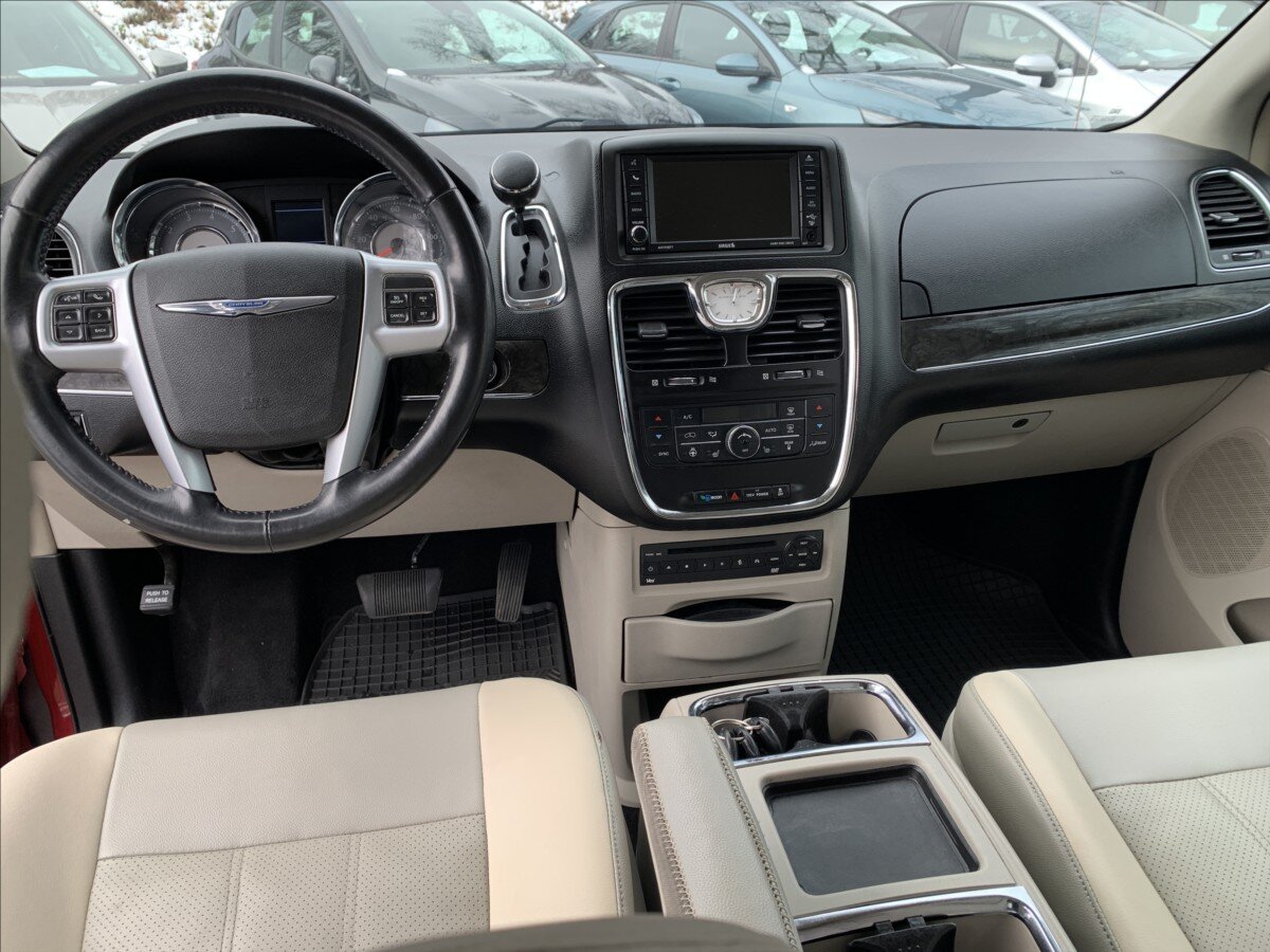 Chrysler Town & Country VAN-Minibus 3,6 l 211 kw