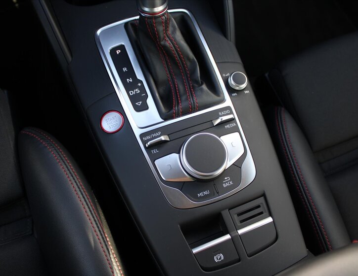 Audi S3 Hatchback 2,0 l 221 kw