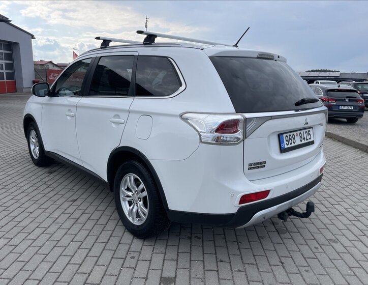 Mitsubishi Outlander SUV / Terénní 2,3 l 110 kw