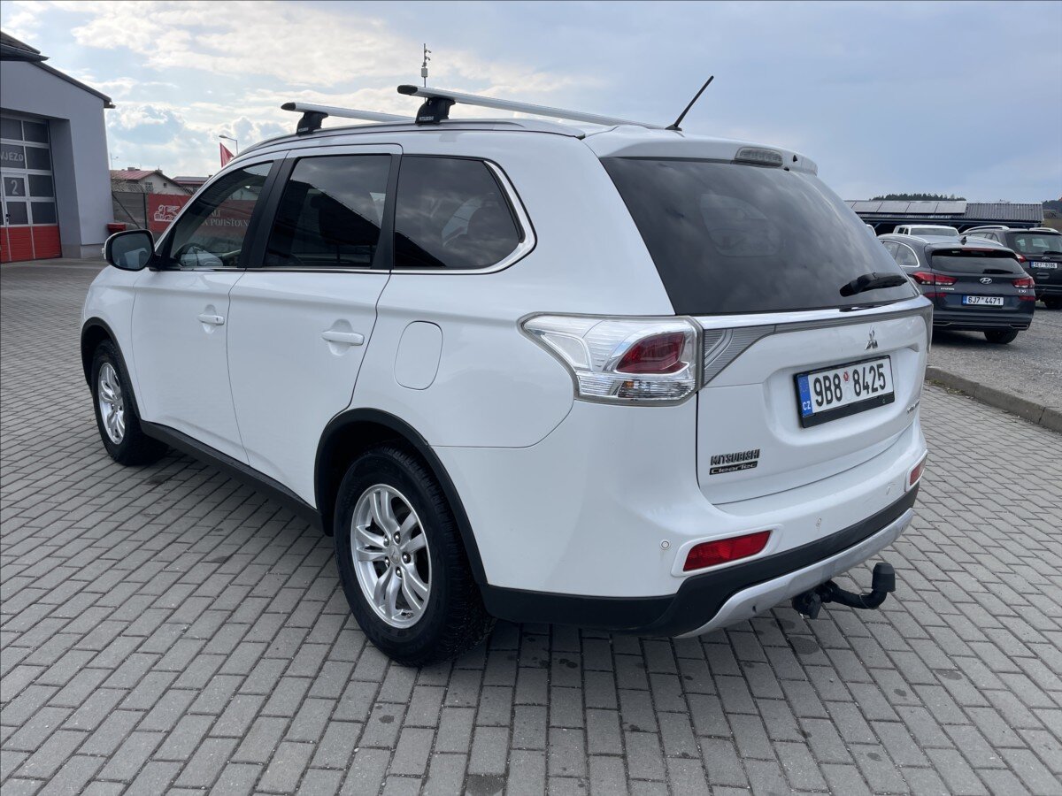 Mitsubishi Outlander SUV / Terénní 2,3 l 110 kw