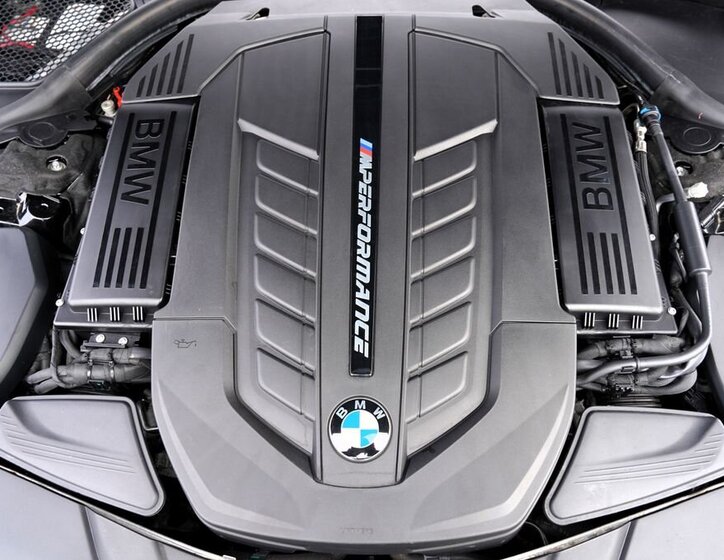 BMW Řada 7 Sedan / Limuzína 6,6 l 430 kw