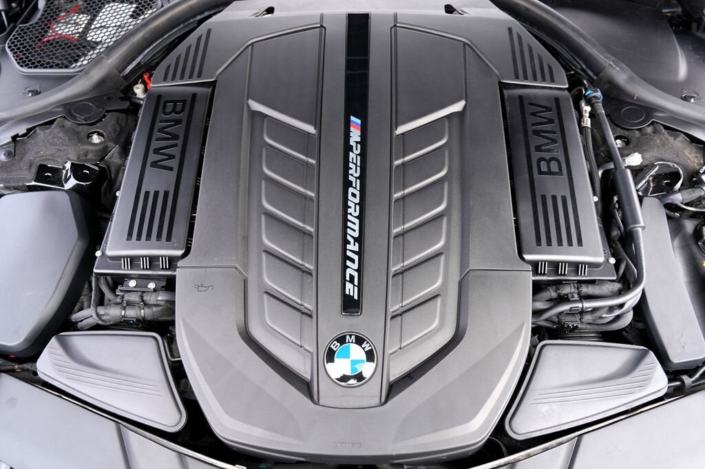 BMW Řada 7 Sedan / Limuzína 6,6 l 430 kw