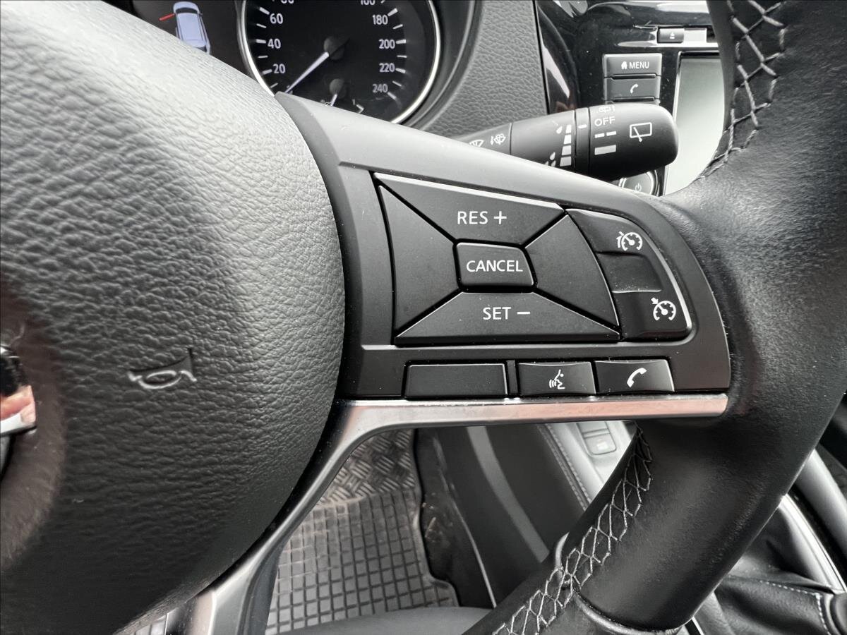 Nissan Qashqai SUV / Terénní 1,3 l 103 kw