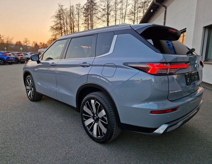 Mitsubishi Outlander SUV / Terénní 2,4 l 225 kw