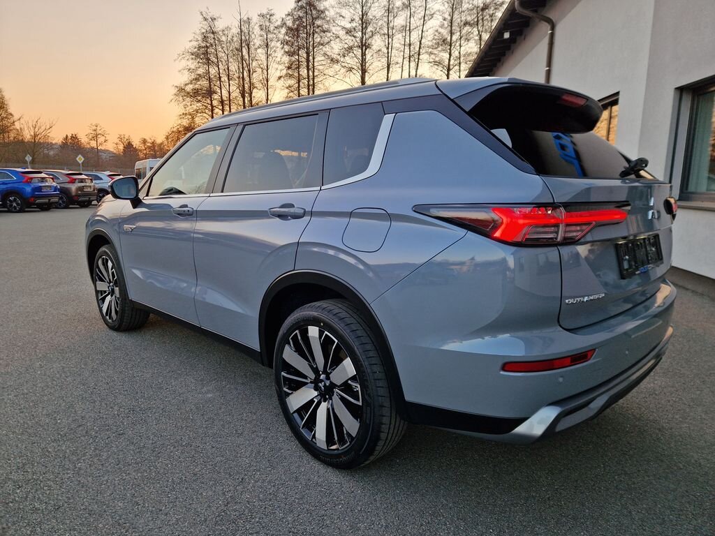 Mitsubishi Outlander SUV / Terénní 2,4 l 225 kw