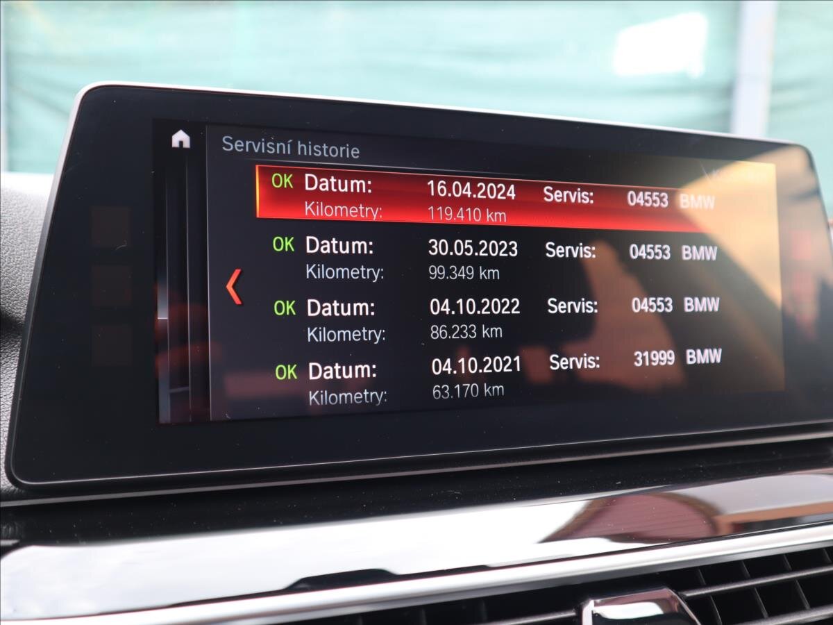 BMW Řada 5 Kombi 3,0 l 195 kw