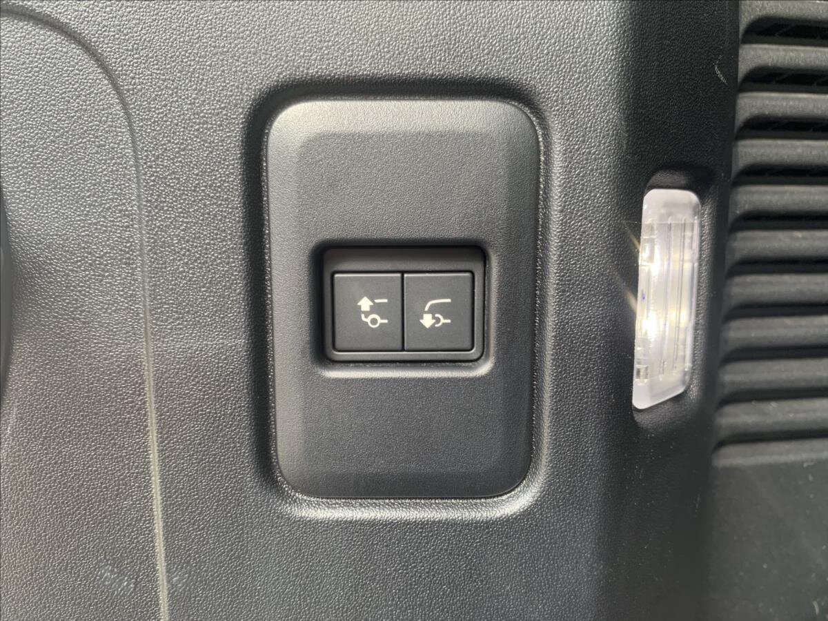 Land Rover Defender SUV 3,0 l 221 kw