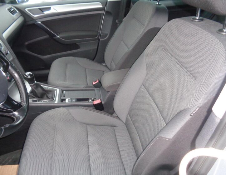 Volkswagen Golf Kombi 1,6 l 77 kw