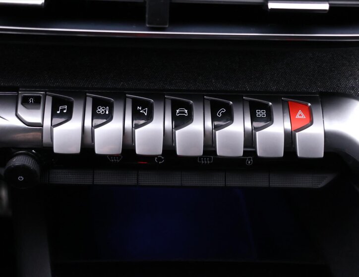 Peugeot 3008 SUV 1,2 l 96 kw