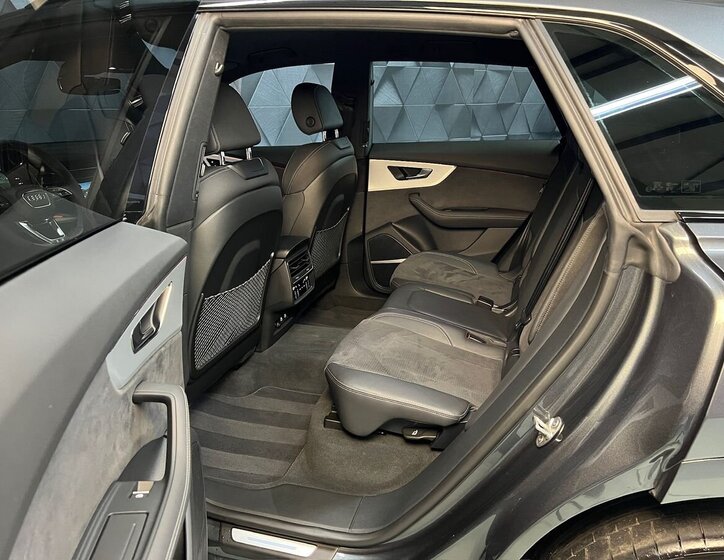 Audi Q8 SUV / Terénní 3,0 l 210 kw