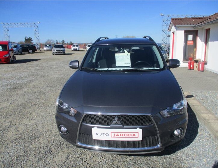 Mitsubishi Outlander SUV / Terénní 2,2 l 115 kw