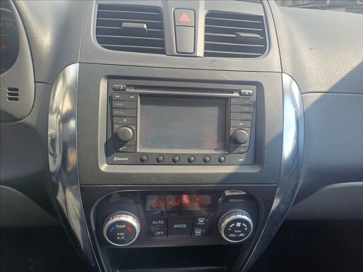 Suzuki SX4 Hatchback 2,0 l 99 kw