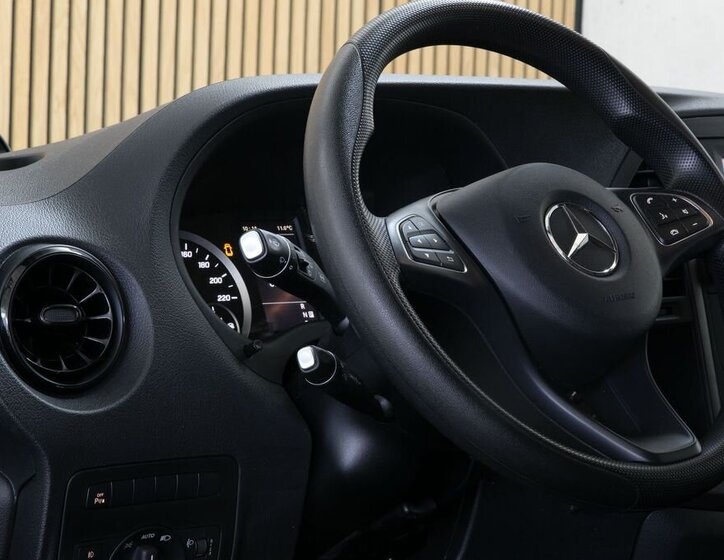 Mercedes-Benz Vito Skříň 2,0 l 120 kw