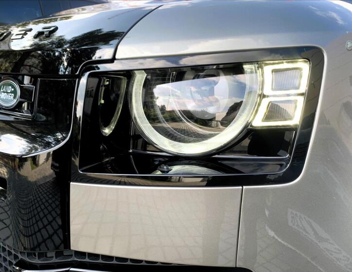 Land Rover Defender 83