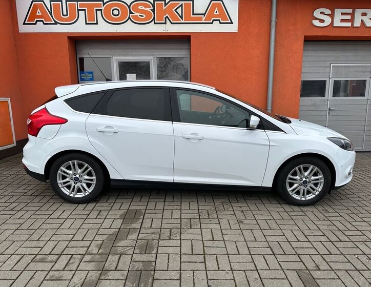 Ford Focus Hatchback 998,0 92 kw