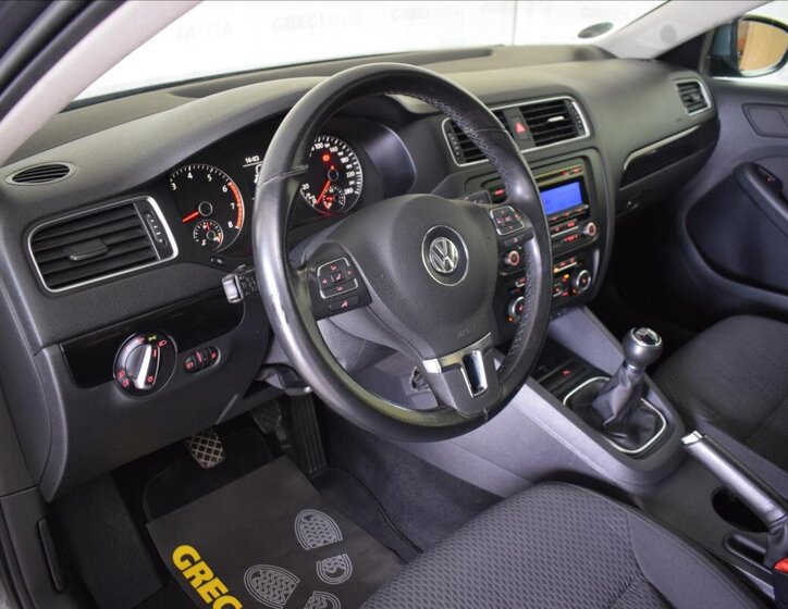 Volkswagen Jetta Sedan / Limuzína 1,2 l 77 kw