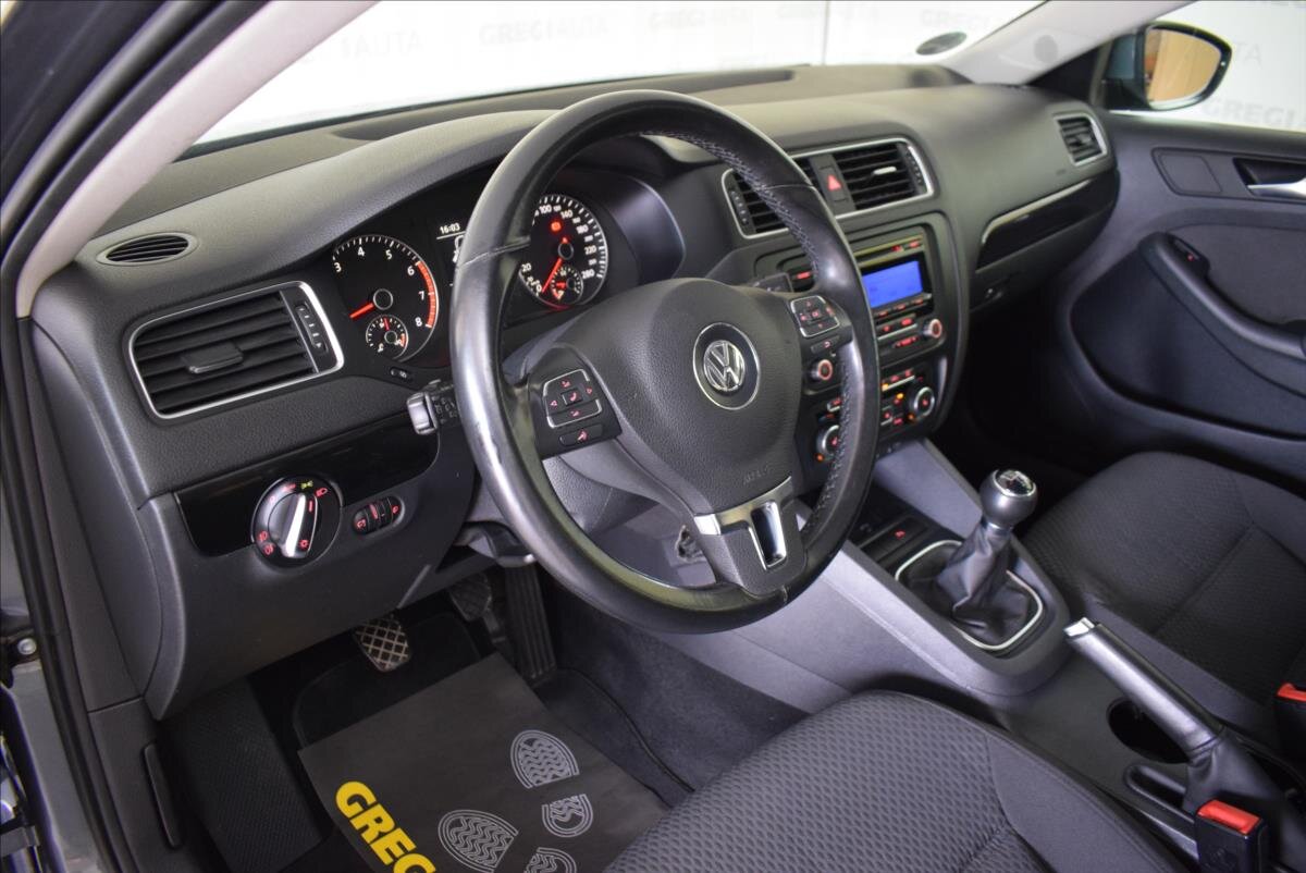 Volkswagen Jetta Sedan / Limuzína 1,2 l 77 kw