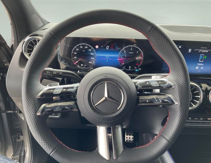 Mercedes-Benz GLA 11