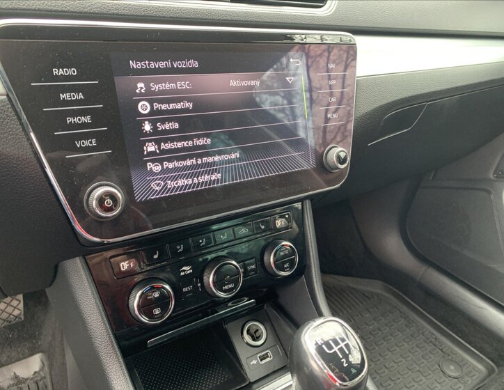 Škoda Superb Sedan / Limuzína 1,5 l 110 kw