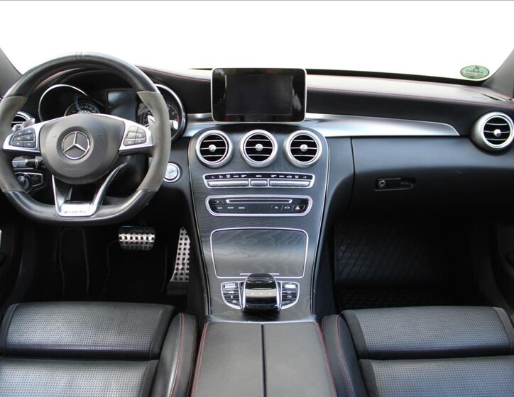 Mercedes-Benz Třídy C Sedan / Limuzína 3,0 l 270 kw