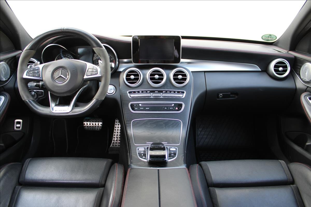 Mercedes-Benz Třídy C Sedan / Limuzína 3,0 l 270 kw