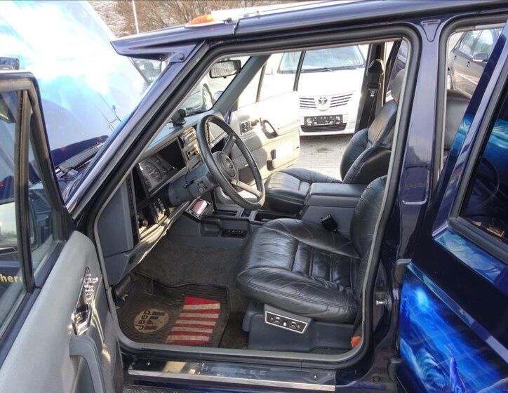 Jeep Cherokee SUV 4,0 l 136 kw