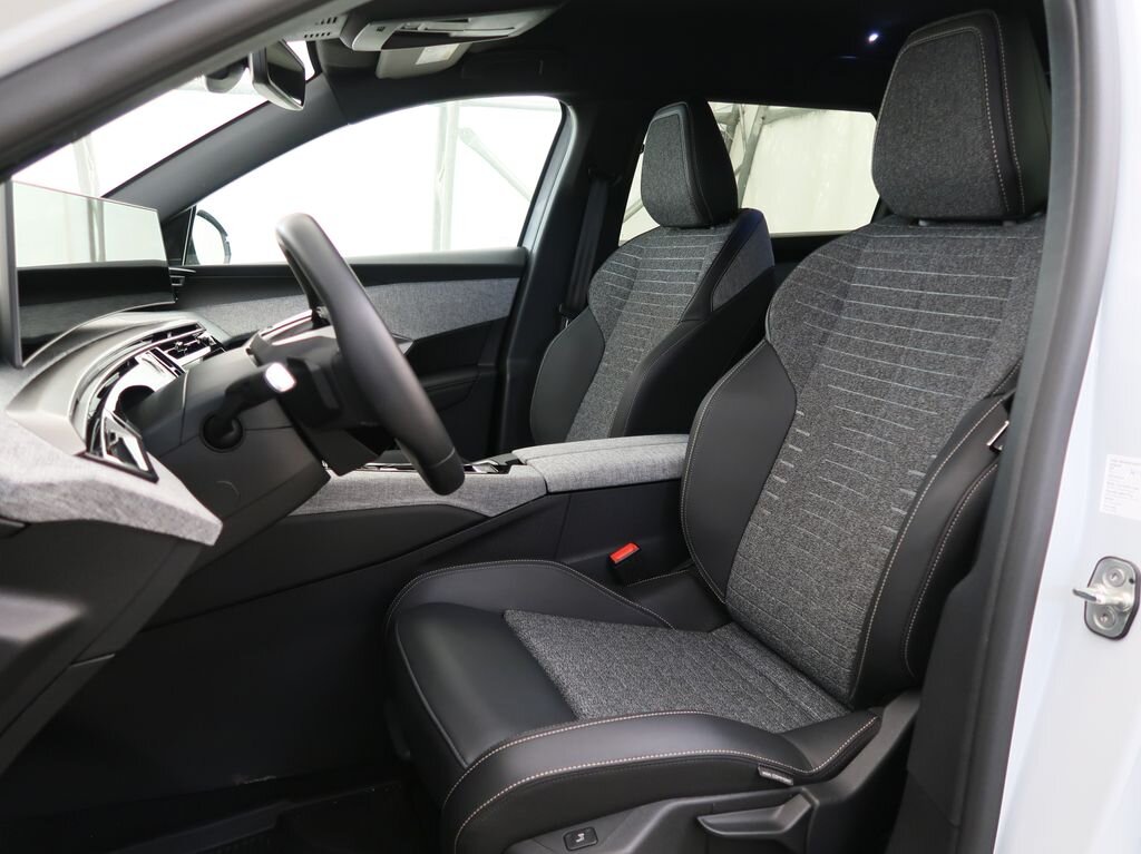 Peugeot 5008 SUV 1,2 l 100 kw