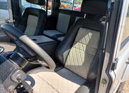 Land Rover Defender 8