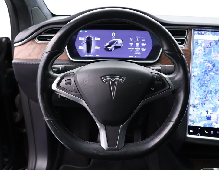 Tesla Model X 22