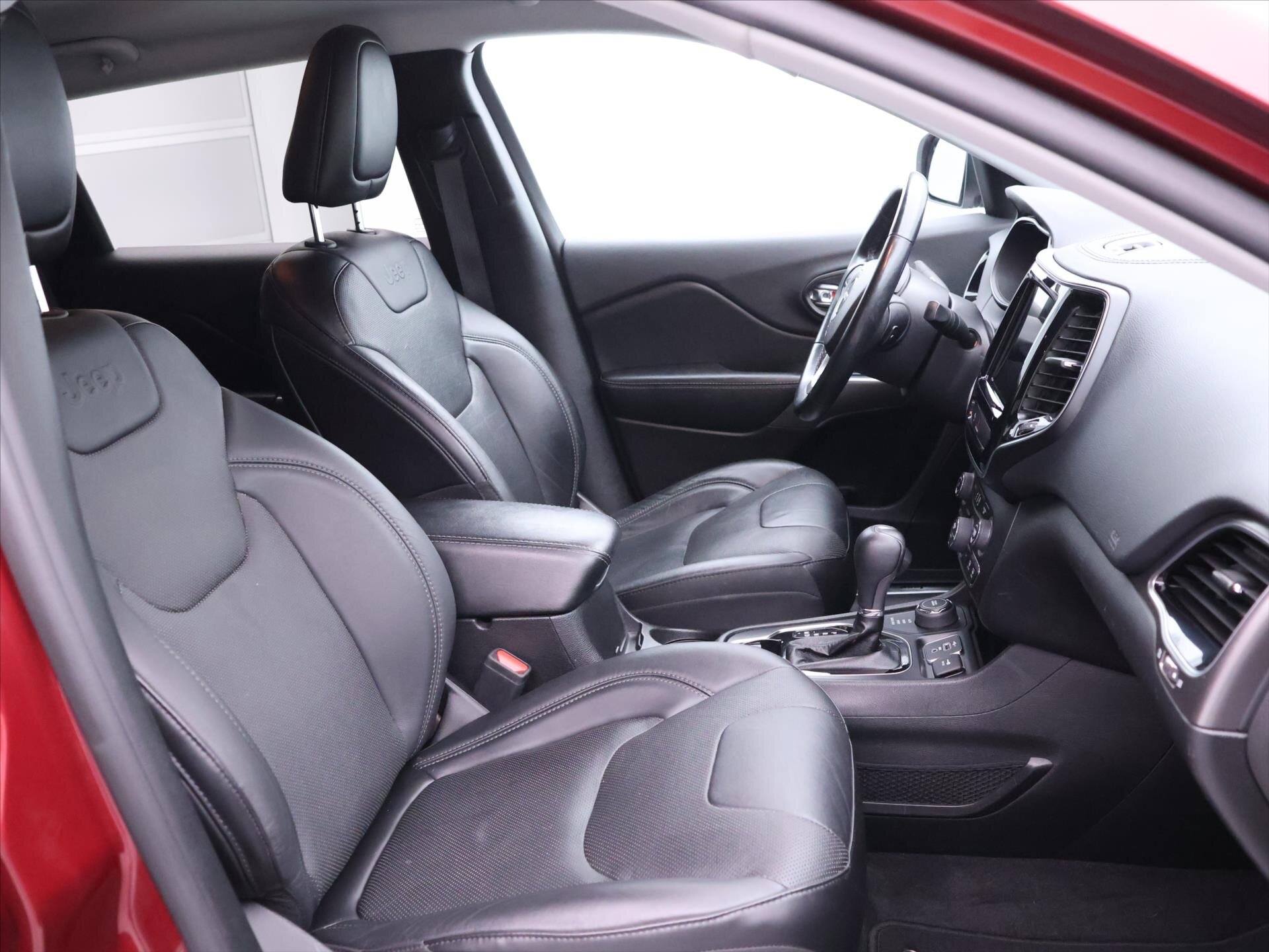 Jeep Cherokee SUV 3,2 l 200 kw