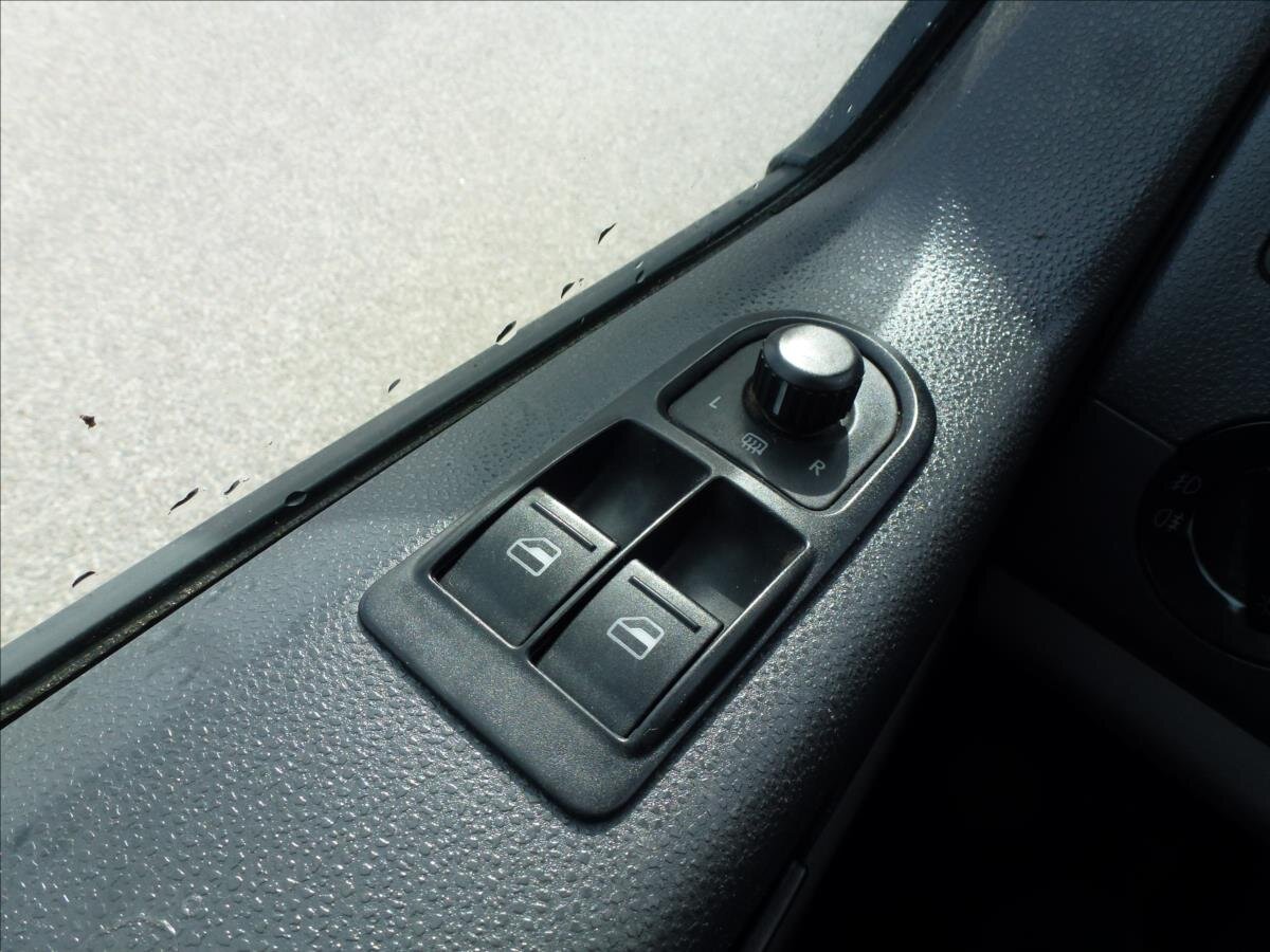 Volkswagen Transporter Kombi 2,0 l 62 kw