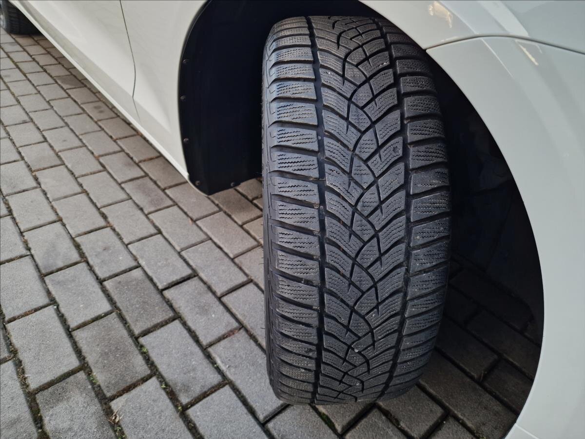 Volvo V60 Kombi 2,0 l 145 kw