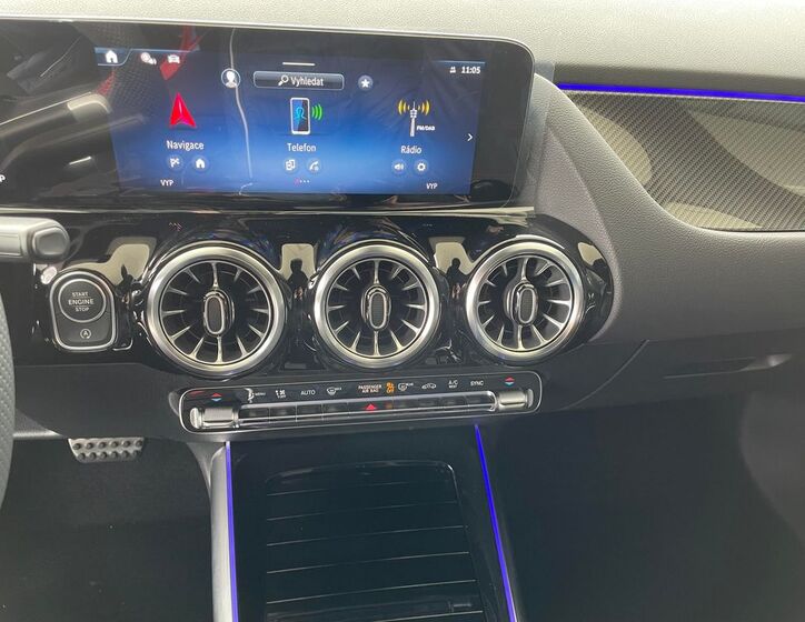 Mercedes-Benz GLA 12