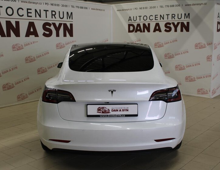 Tesla Model 3 Sedan / Limuzína 0,0 225 kw