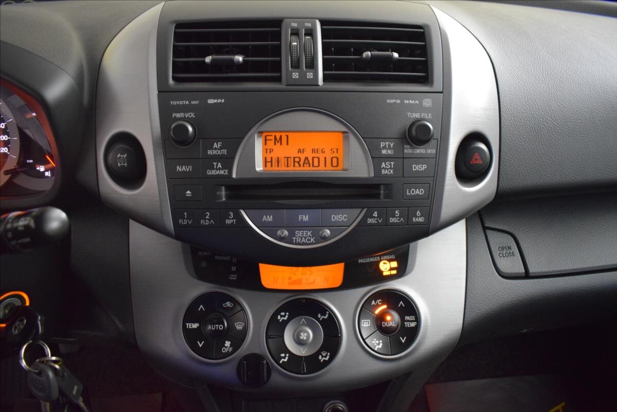 Toyota RAV4 SUV 2,0 l 112 kw