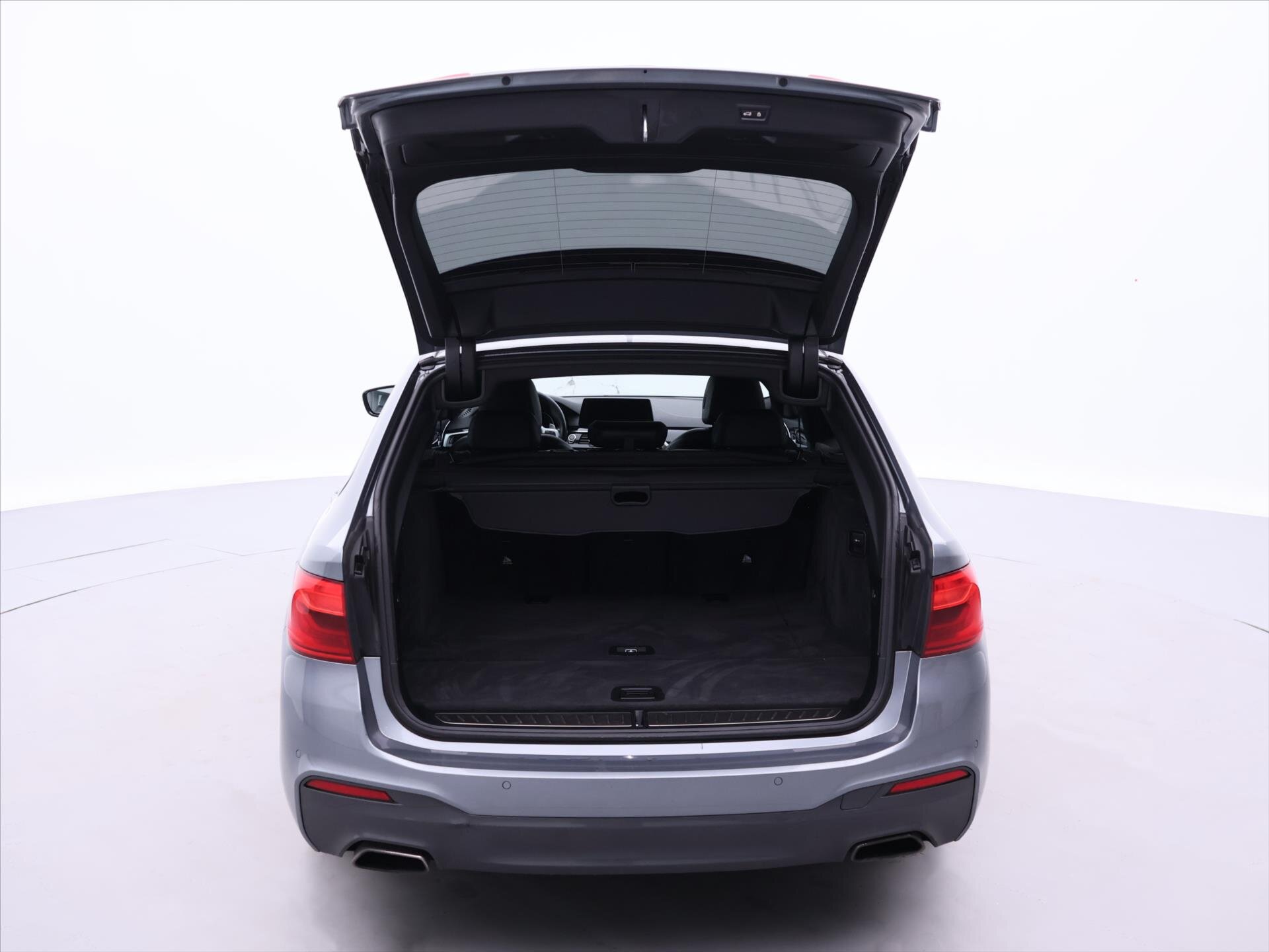 BMW Řada 5 Kombi 3,0 l 195 kw